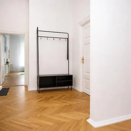 Apartment 2br 98m2 In Old Town With View And Free Parking!