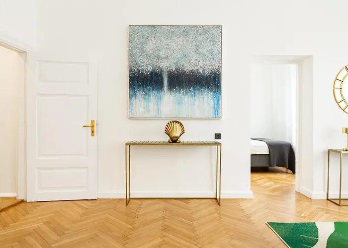 Apartment 2br 98m2 In Old Town With View And Free Parking!