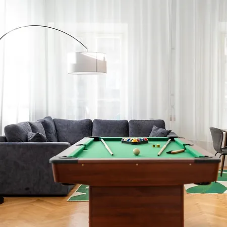 2br 98m2 In Old Town With View And Free Parking! Lejlighed *