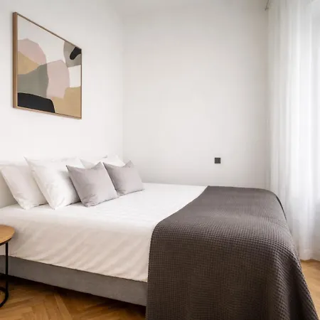 2br 98m2 Old Town With Pool Table And Free Parking! Apartamento